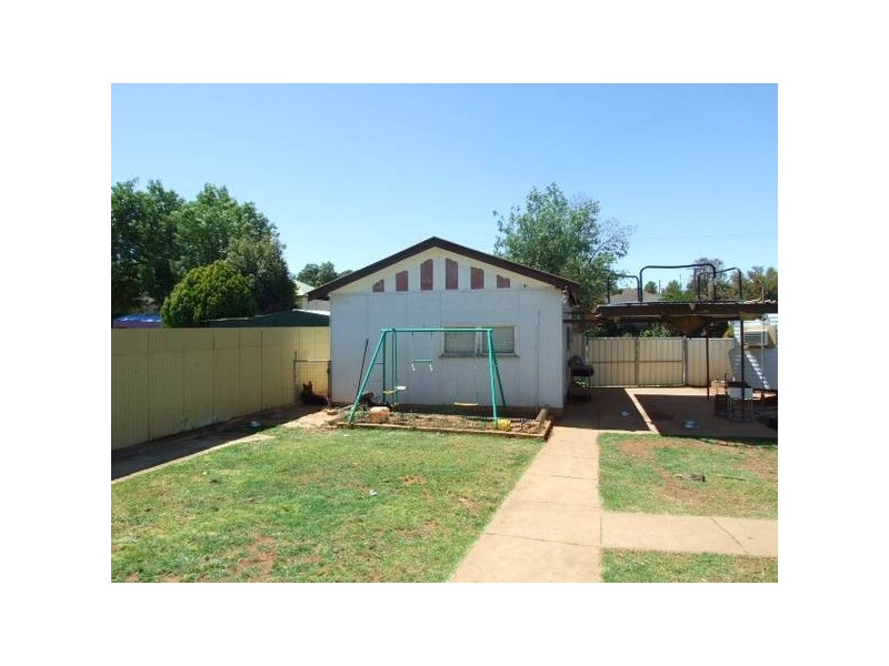 9 Wattle Street, Parkes NSW 2870