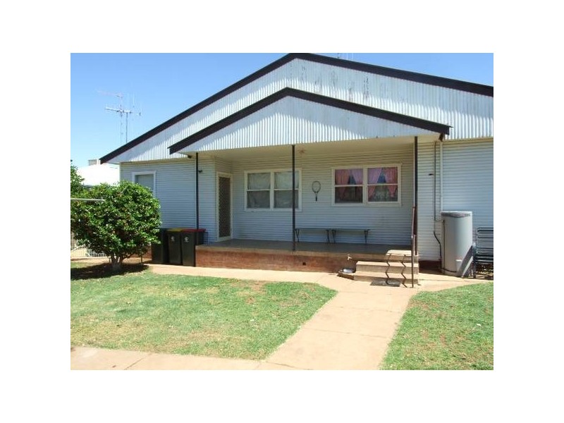 9 Wattle Street, Parkes NSW 2870
