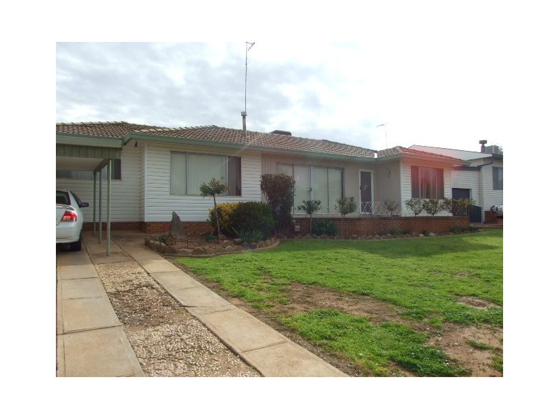 10 Moor Street, Parkes NSW 2870
