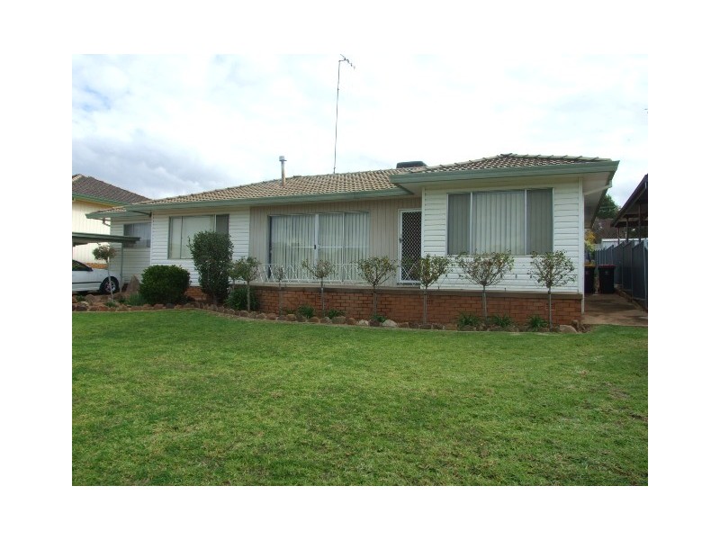 10 Moor Street, Parkes NSW 2870