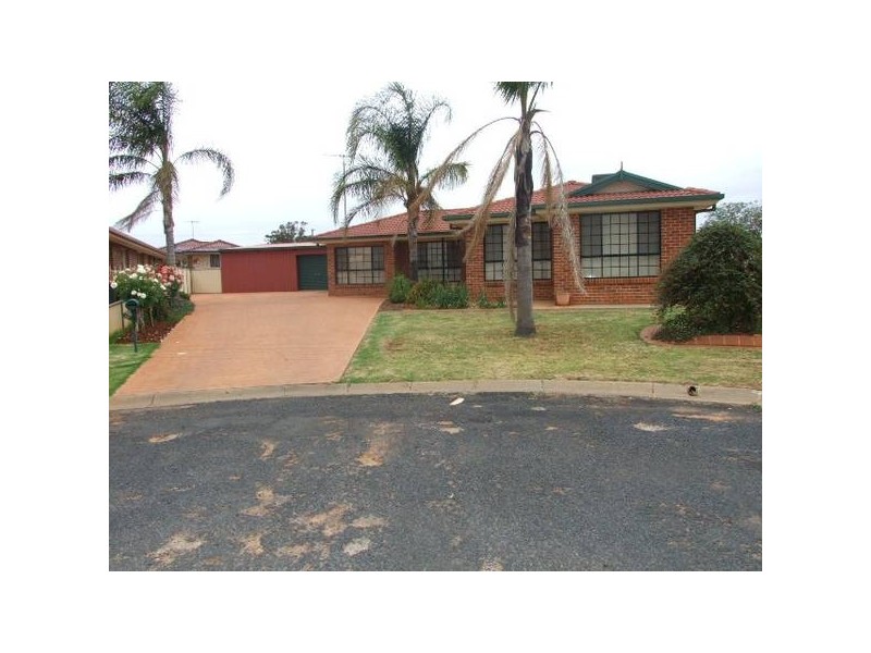 10 Endeavour Place, Parkes NSW 2870
