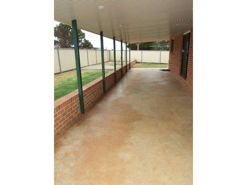 10 Endeavour Place, Parkes NSW 2870