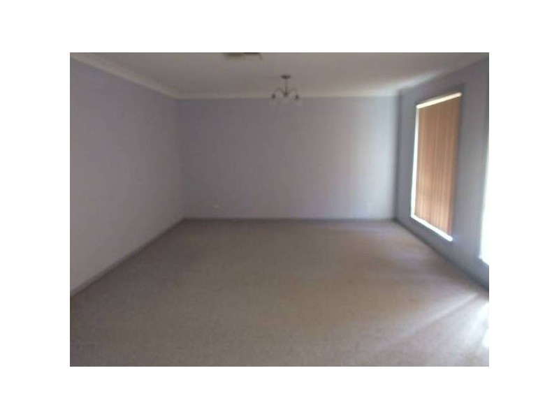 8 Russell Street, Parkes NSW 2870