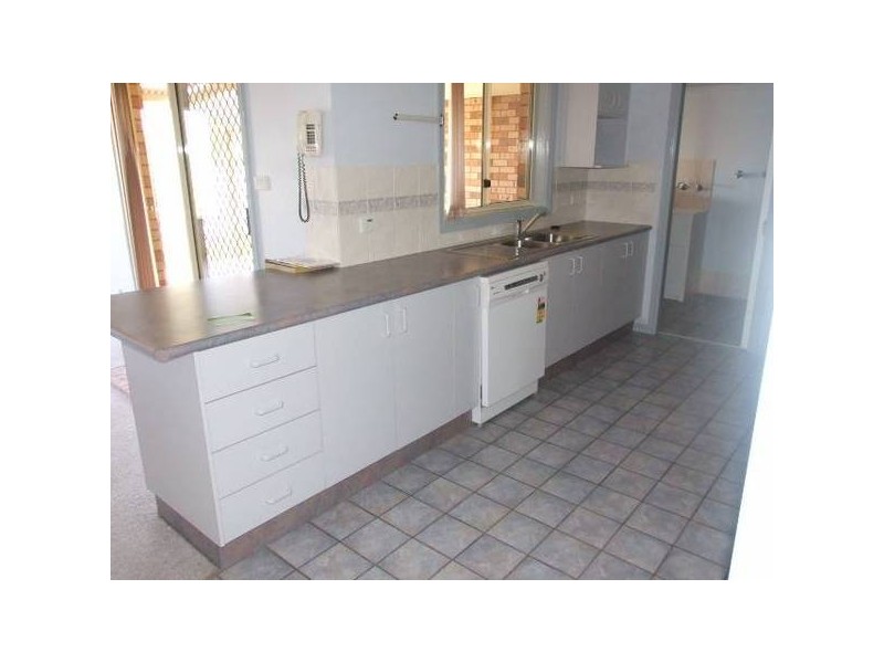 8 Russell Street, Parkes NSW 2870