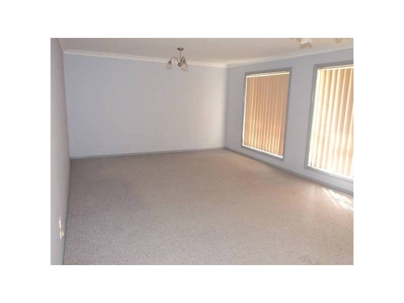 8 Russell Street, Parkes NSW 2870