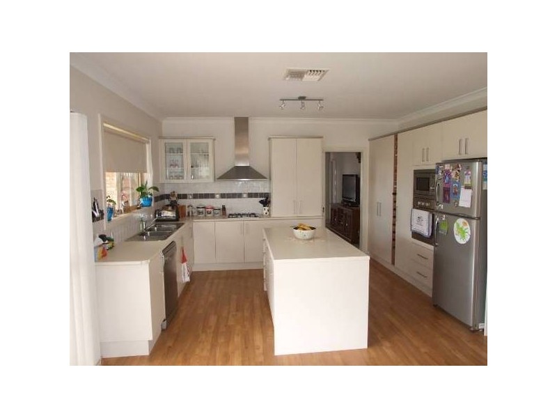 4 Clancy Place, Parkes NSW 2870