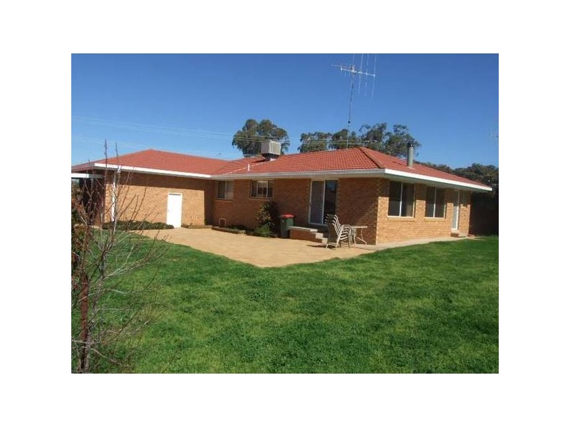 14 Thomas Street, Parkes NSW 2870