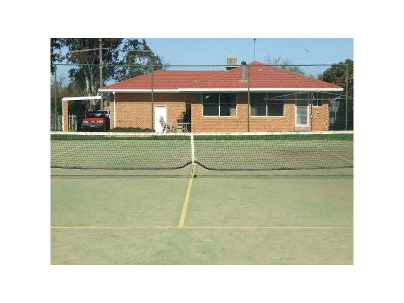 14 Thomas Street, Parkes NSW 2870