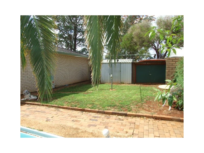 2 Hillcrest Avenue, Parkes NSW 2870