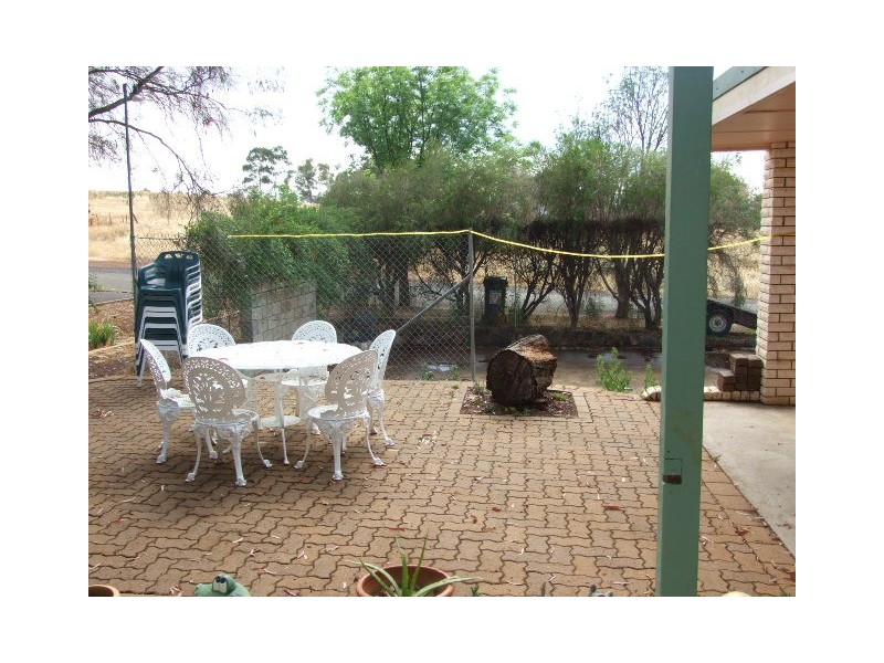 2 Hillcrest Avenue, Parkes NSW 2870