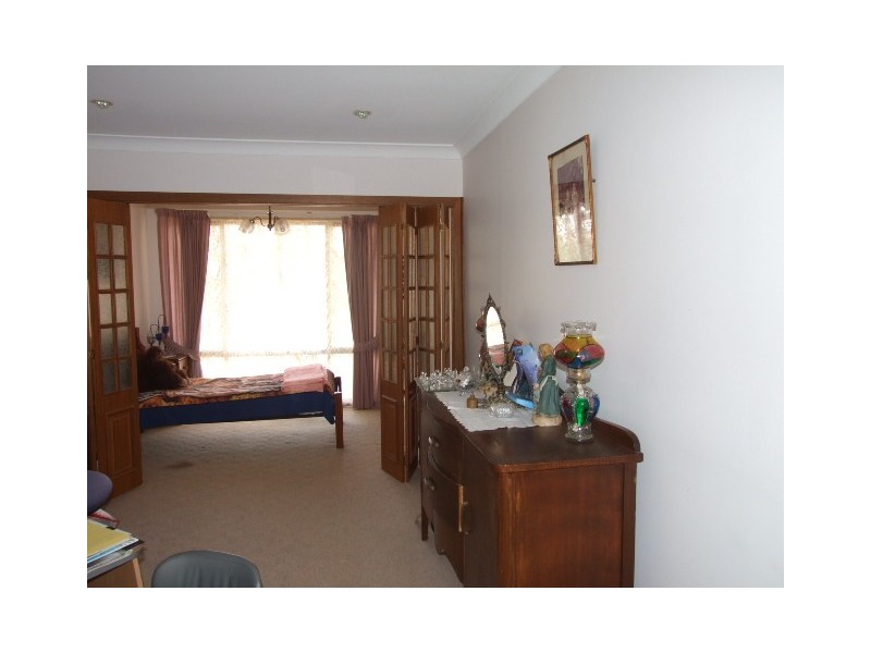 2 Hillcrest Avenue, Parkes NSW 2870