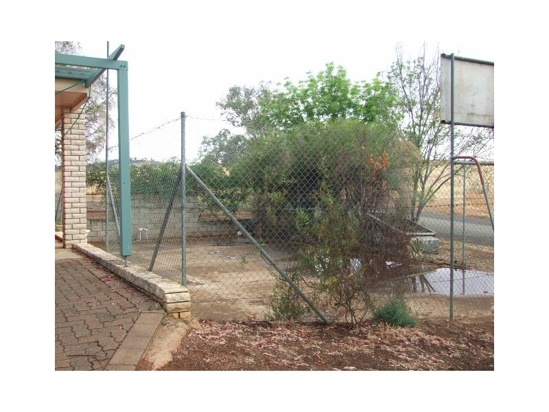 2 Hillcrest Avenue, Parkes NSW 2870