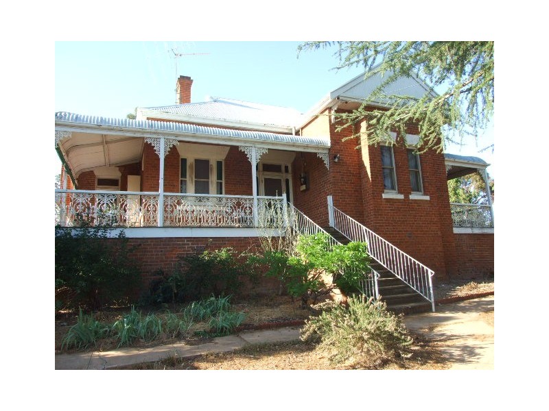 2 Gap Street, Parkes NSW 2870
