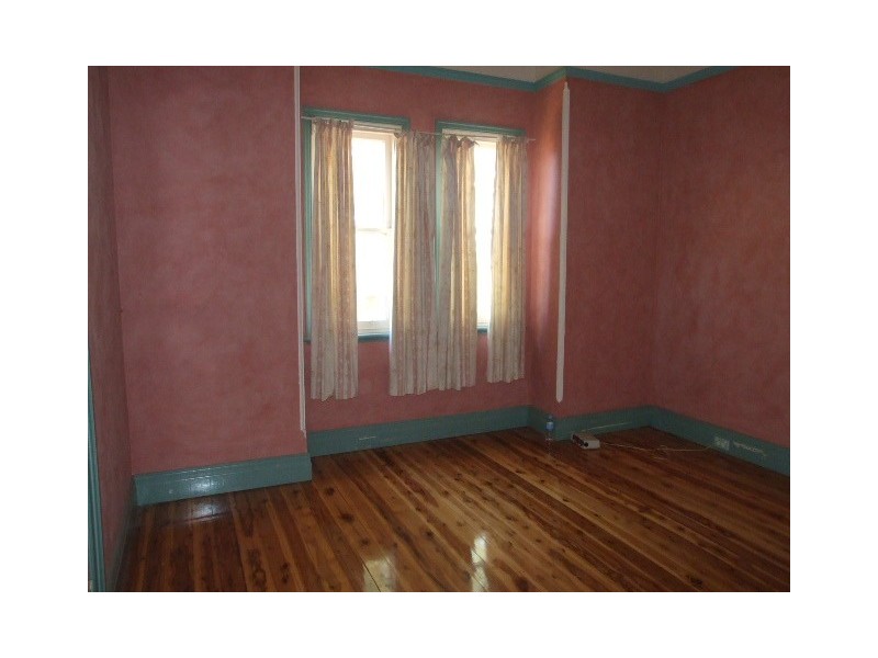 2 Gap Street, Parkes NSW 2870