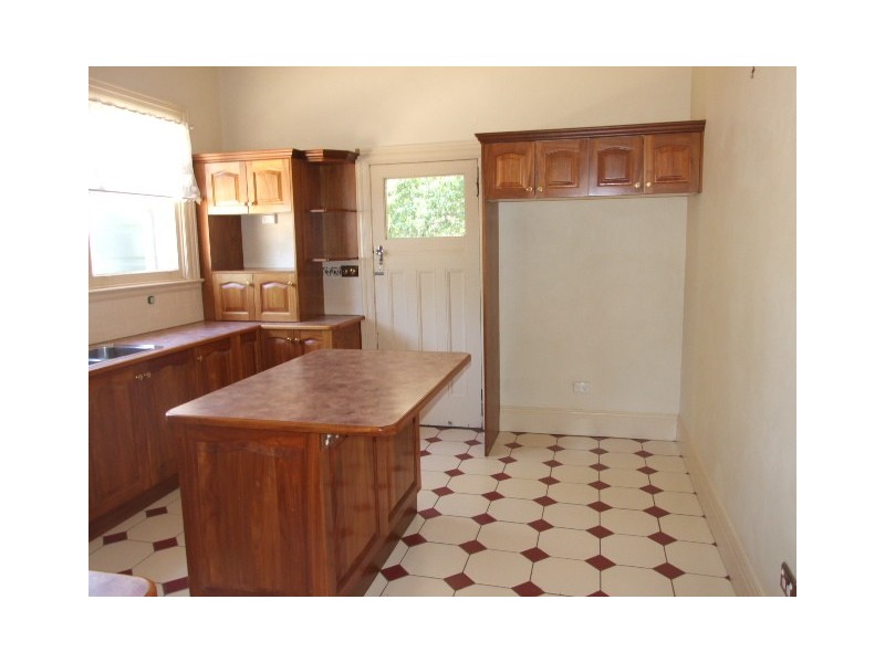 2 Gap Street, Parkes NSW 2870