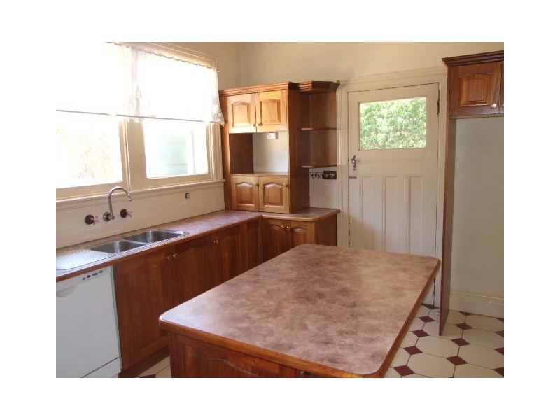 2 Gap Street, Parkes NSW 2870