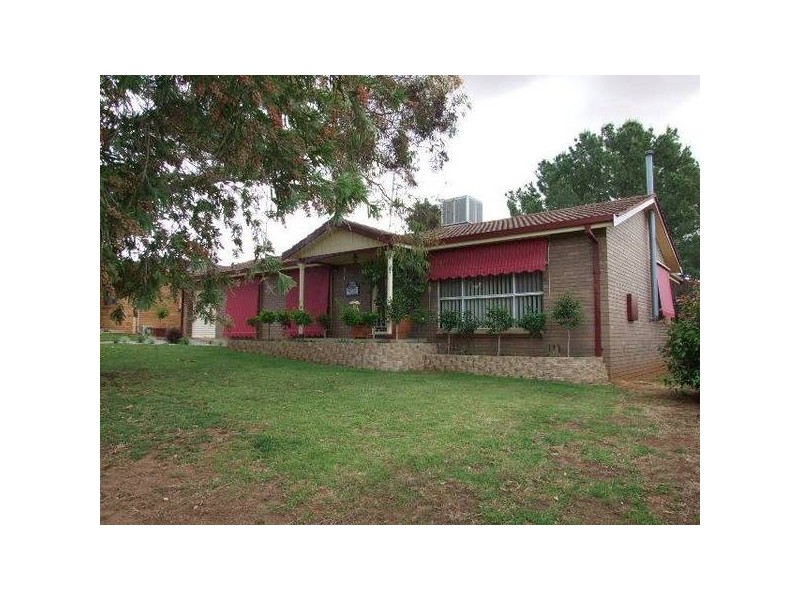 6 Bowditch Crescent, Parkes NSW 2870