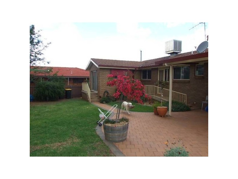 6 Bowditch Crescent, Parkes NSW 2870