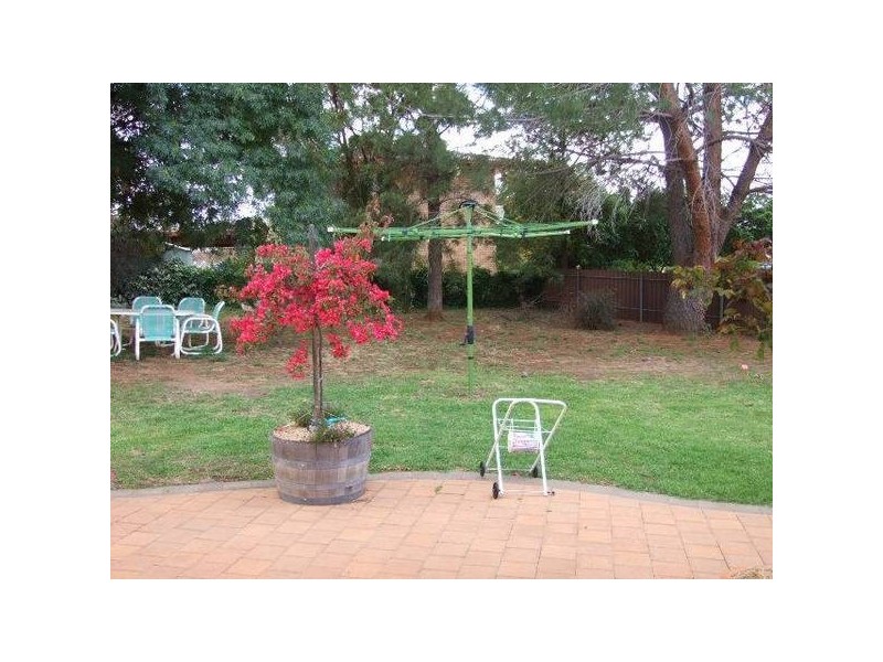 6 Bowditch Crescent, Parkes NSW 2870