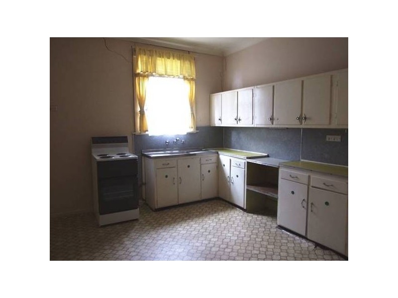 54 Orange Street, Parkes NSW 2870