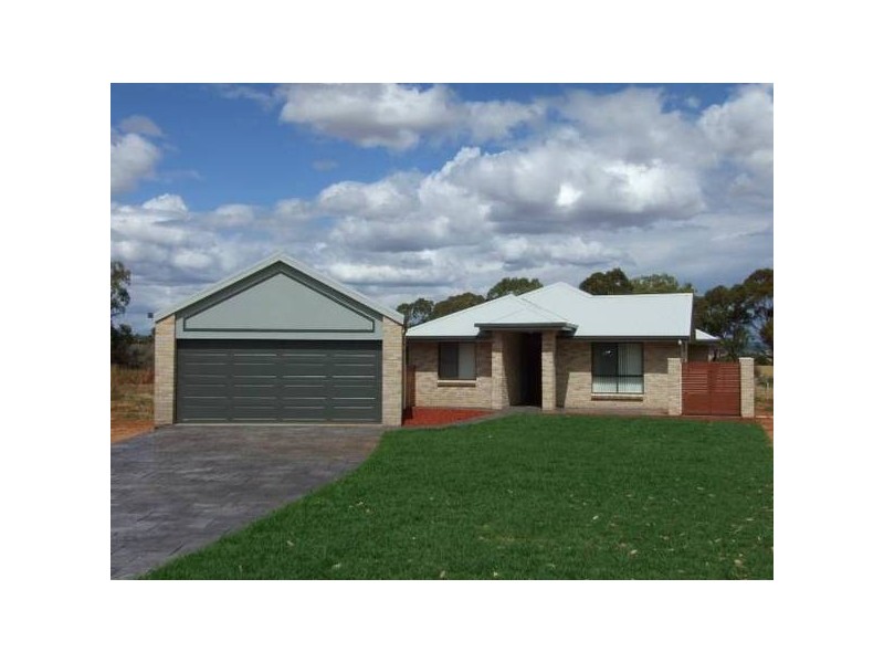 33 Noonan Street, Parkes NSW 2870