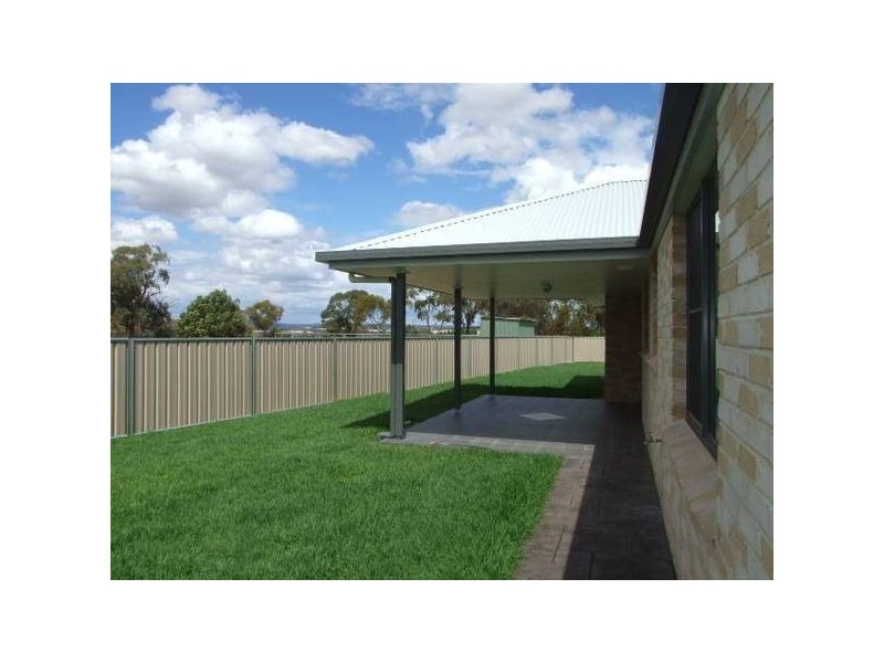 33 Noonan Street, Parkes NSW 2870