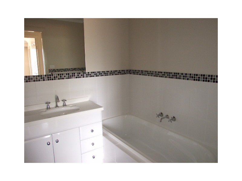 1/80 Close Street, Parkes NSW 2870