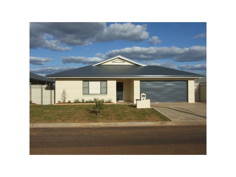 5 Koala Street, Parkes NSW 2870