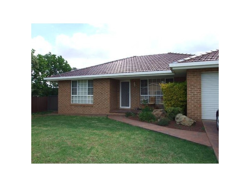 1/9 Ken Payne Place, Parkes NSW 2870