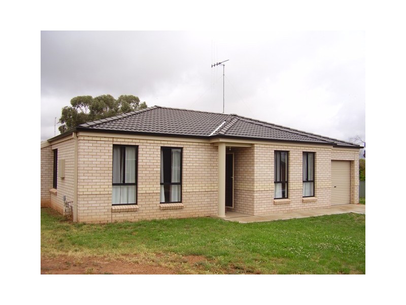 14 George Field Drive, Parkes NSW 2870