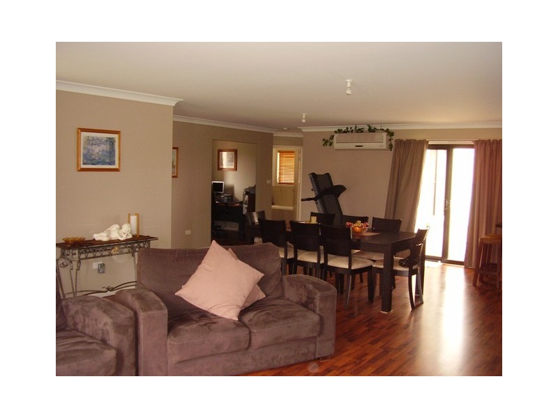 14 George Field Drive, Parkes NSW 2870