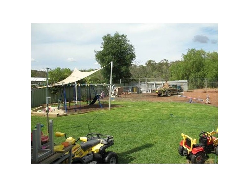 129 Euchie Street, Peak Hill NSW 2869