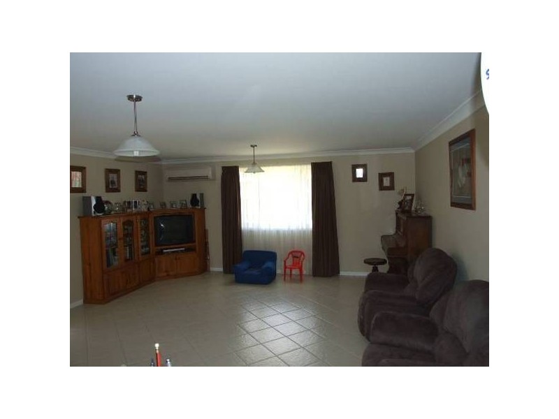 70 Best Street, Parkes NSW 2870