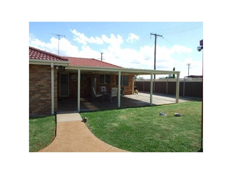 70 Best Street, Parkes NSW 2870