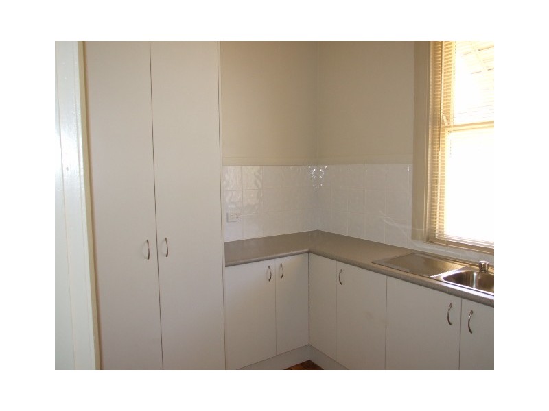 8 Rees Avenue, Parkes NSW 2870