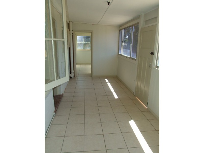 8 Rees Avenue, Parkes NSW 2870