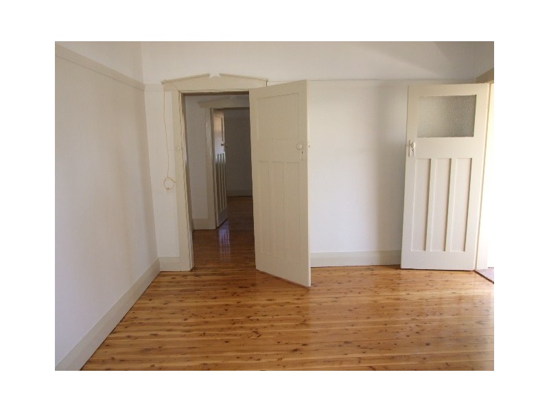 8 Rees Avenue, Parkes NSW 2870