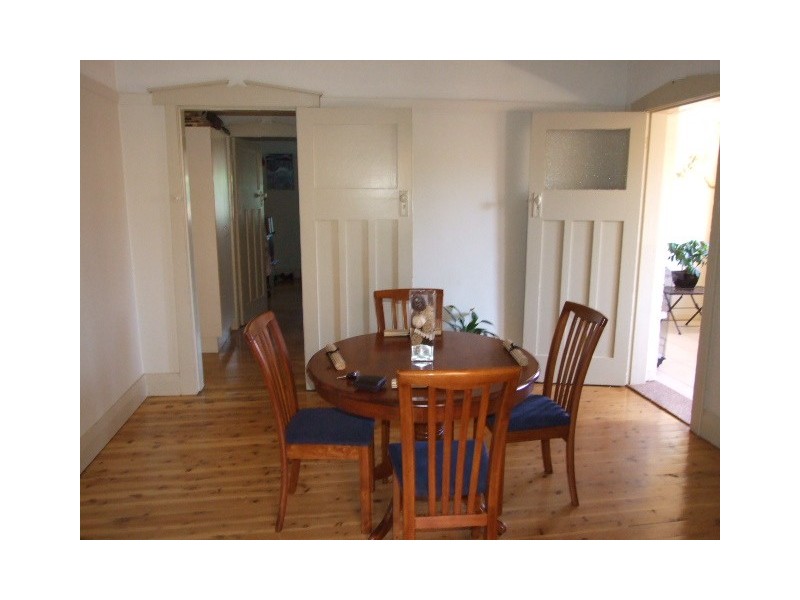 8 Rees Avenue, Parkes NSW 2870