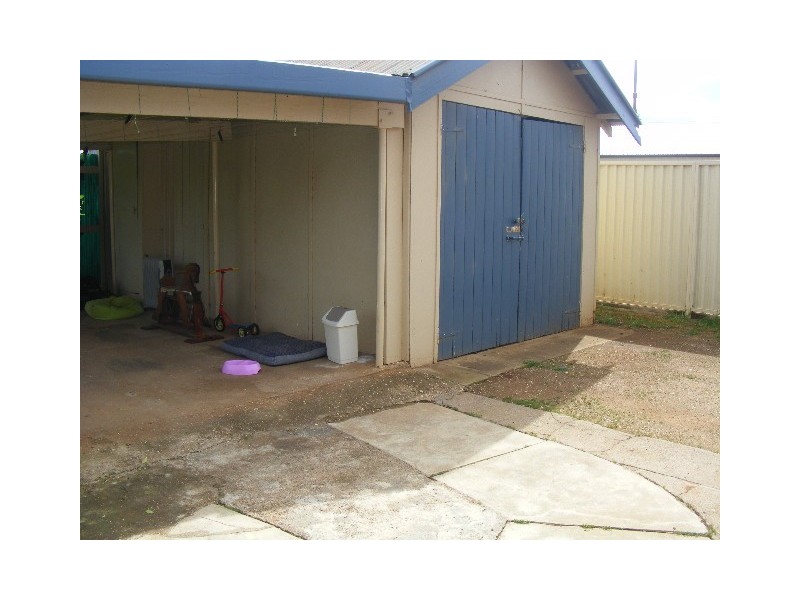 8 Rees Avenue, Parkes NSW 2870