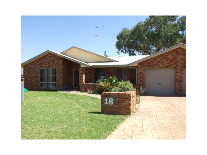 18 George Field Drive, Parkes NSW 2870