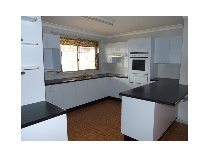 18 George Field Drive, Parkes NSW 2870