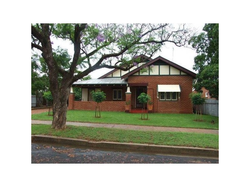 5 Bollinger Street, Parkes NSW 2870