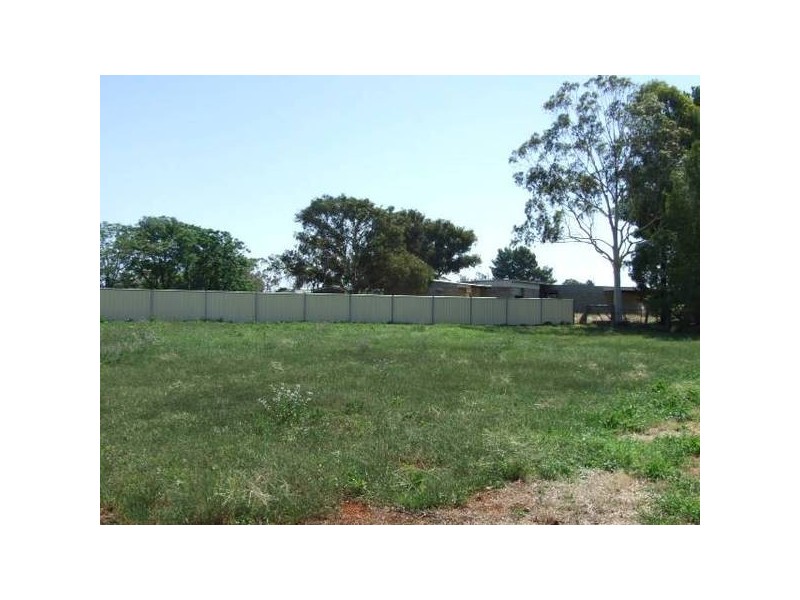 8 Endeavour Place, Parkes NSW 2870