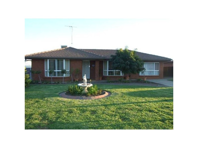 5 Ebelina Crescent, Parkes NSW 2870