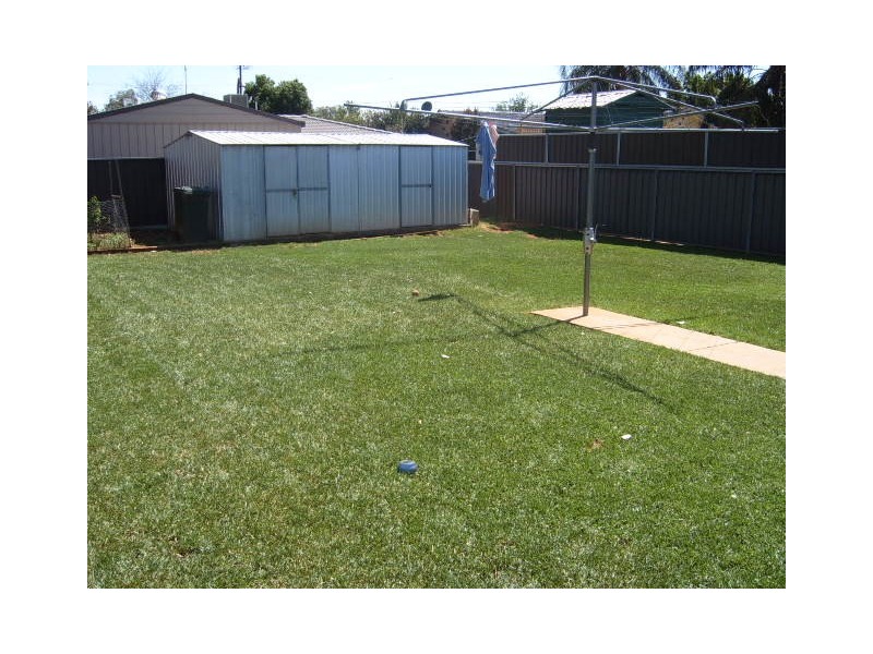 2 Guillan Place, Parkes NSW 2870