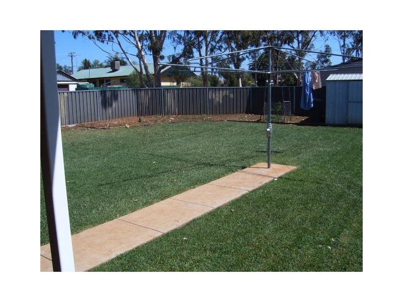 2 Guillan Place, Parkes NSW 2870