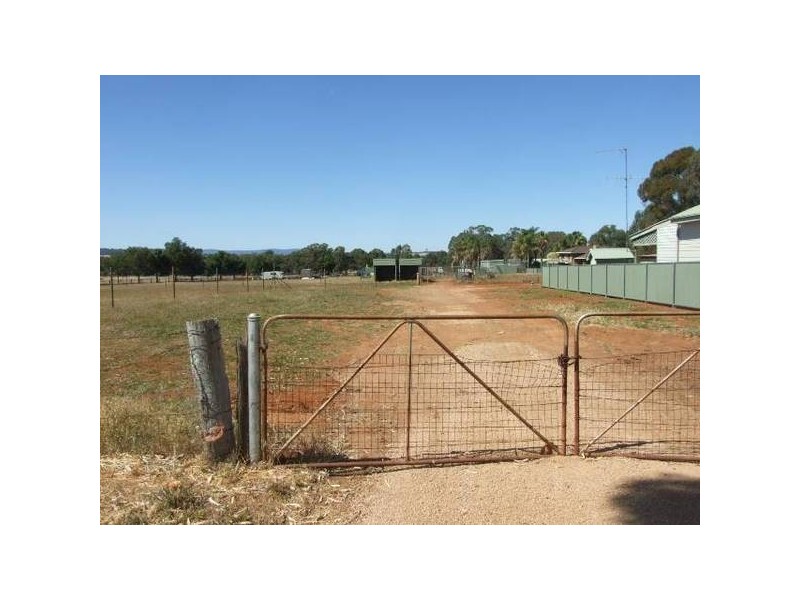 11A Molong Road, Parkes NSW 2870