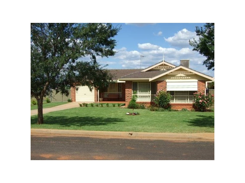 31 Danilenko Street, Parkes NSW 2870