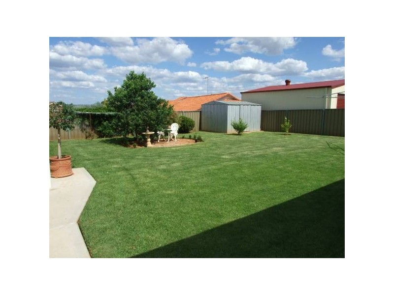 31 Danilenko Street, Parkes NSW 2870