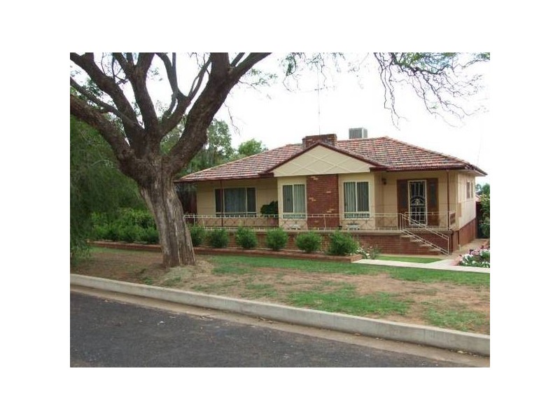 41 Orange Street, Parkes NSW 2870
